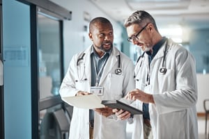 Consulting on the Curb: Unpacking Informal Medical Advice